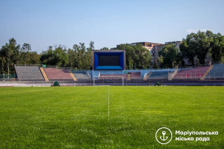 Яркие краски и комфорт: в Мариуполе обновили стадион-десятитысячник (ФОТО)