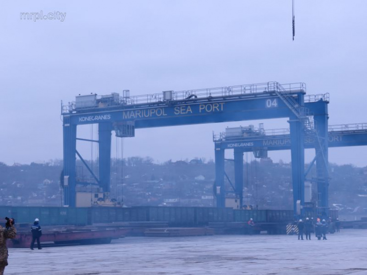 Россия начала пропускать больше судов в порт Мариуполя из-за визита глав МИД Чехии и Дании (ФОТО)