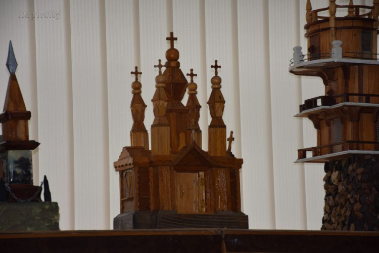 На Донетчине открылась выставка уникальных икон и миниатюр церковных храмов (ФОТО)