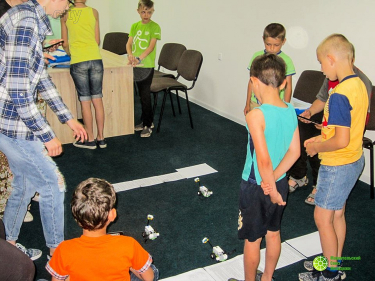 В Мариуполе открылся клуб робототехники для детей