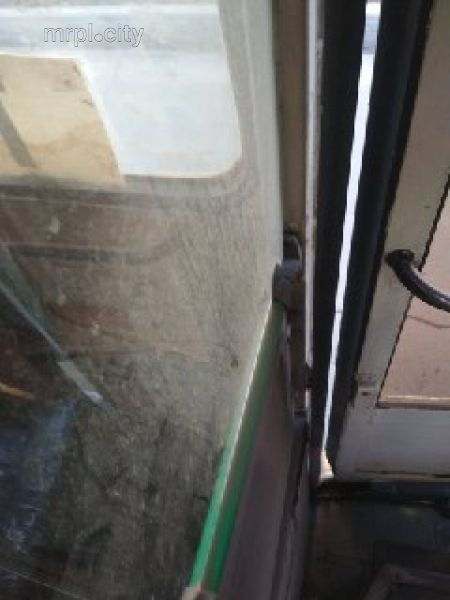 Мариупольцы жалуются на состояние «вернувшегося» троллейбуса (ФОТО)