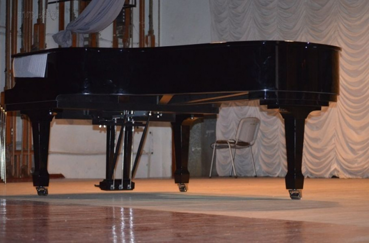 Из городского бюджета Мариуполя на рояль выделили 1 млн 300 тысяч гривен (ФОТО)