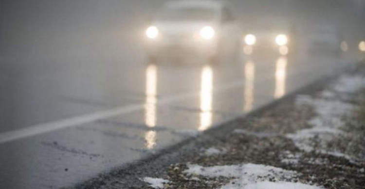 Непогода в Мариуполе: водителей предупредили об опасности на дороге (ФОТО)