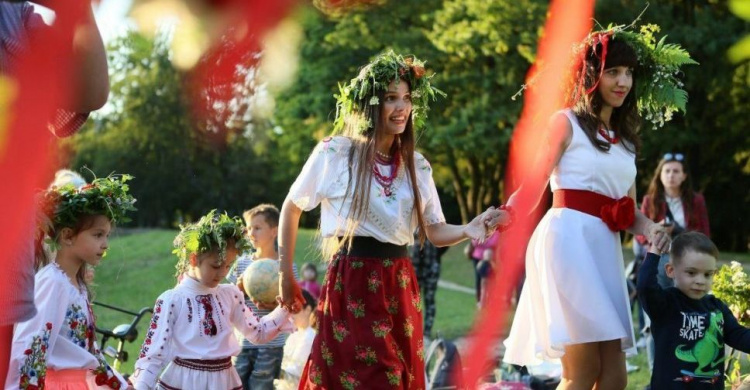 Ивана Купала в Мариуполе: горожан приглашают на поиски цветка папоротника