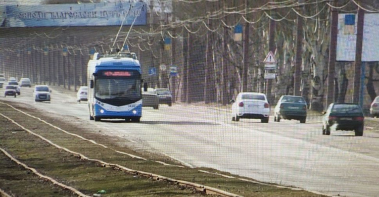 На оживленной улице Мариуполя убрали недавно установленные знаки, ограничивающие скорость