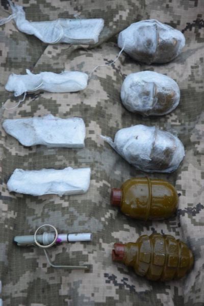 Вблизи Мариуполя нашли схрон с гранатами и килограммом тротила (ФОТО)