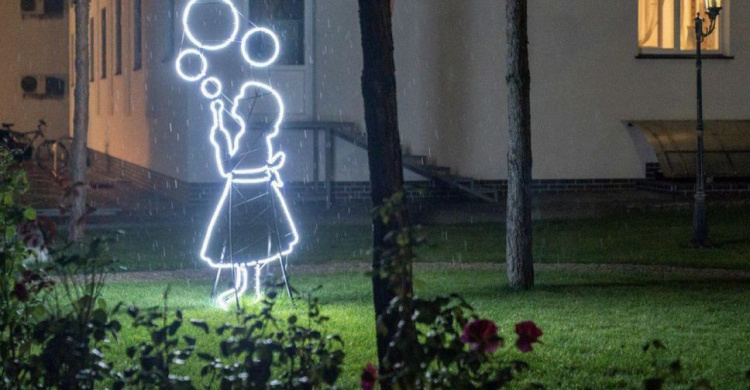 В День Европы ночной Мариуполь украсят светящиеся звезды и силуэты (ФОТО)