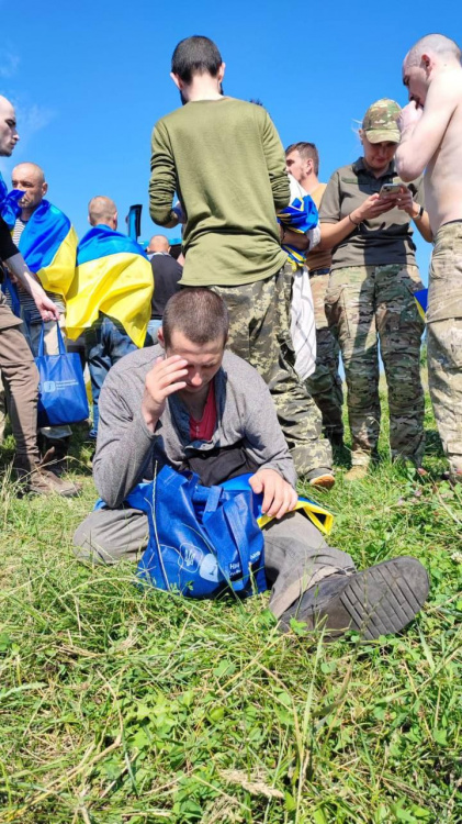 В Україну з російського полону у рамках обміну повернулись ще 14 бійців - оборонців Маріуполя