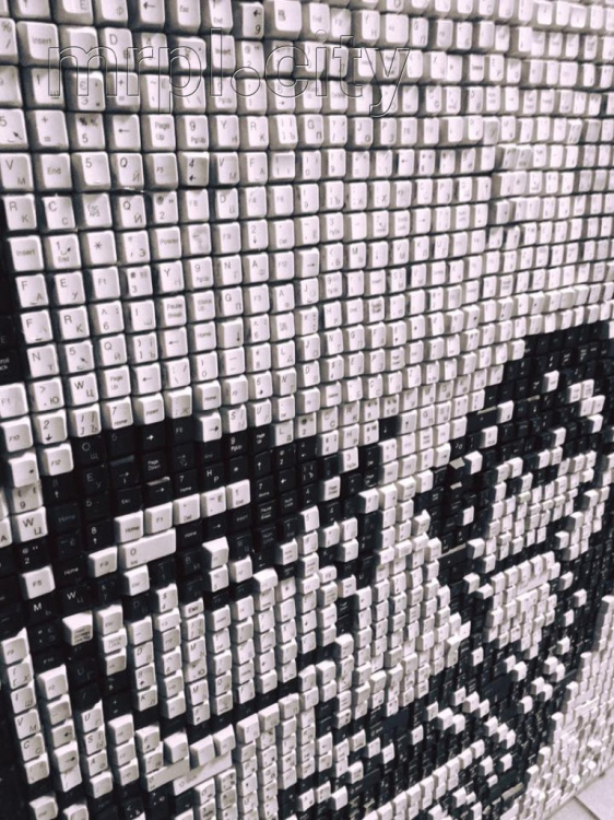 Компания Аpple выразила восторг портретом Стива Джобса, созданным в Мариуполе из клавиатур