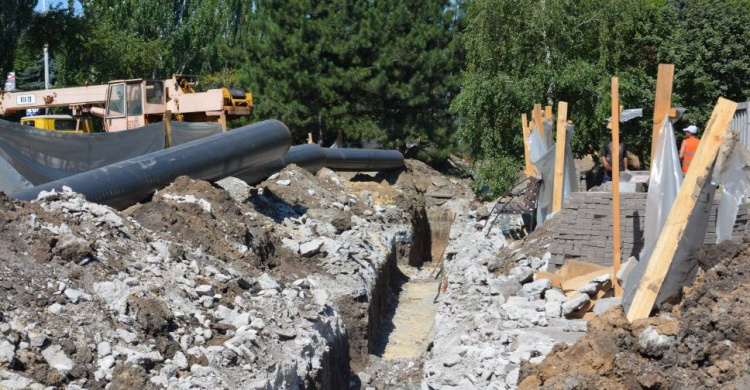 Замену трубопровода в центре Мариуполя планируют завершить в сентябре (ФОТО)