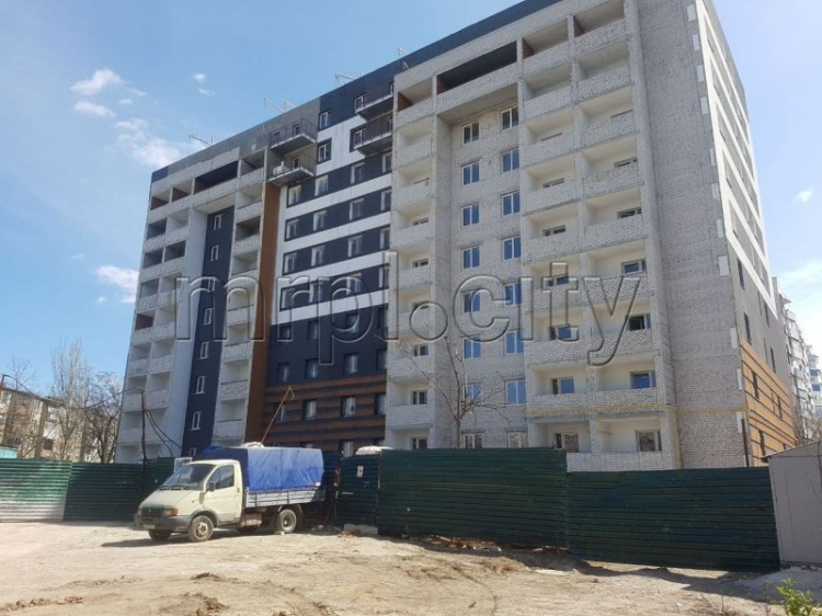 В центре Мариуполя преобразилась многоэтажка для сотрудников СБУ (ФОТОФАКТ)