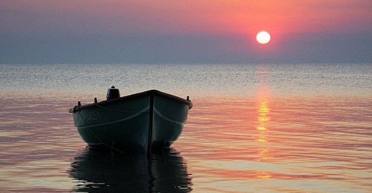 Мариупольским рыбакам придется регистрировать моторные и гребные лодки