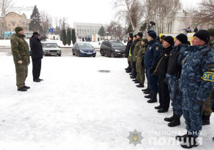 На Донетчине в новогоднюю ночь несколько тысяч полицейских обеспечат безопасность жителей (ФОТО)