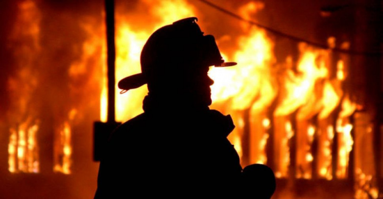 В Мариуполе горел гараж: есть пострадавшие