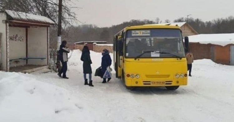 Жители села в Мариупольском районе боятся ездить на автобусах