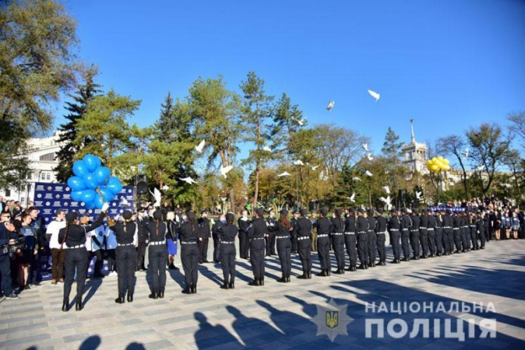 Приветствие «Слава Украине!» впервые официально прозвучало в Мариуполе (ФОТО)