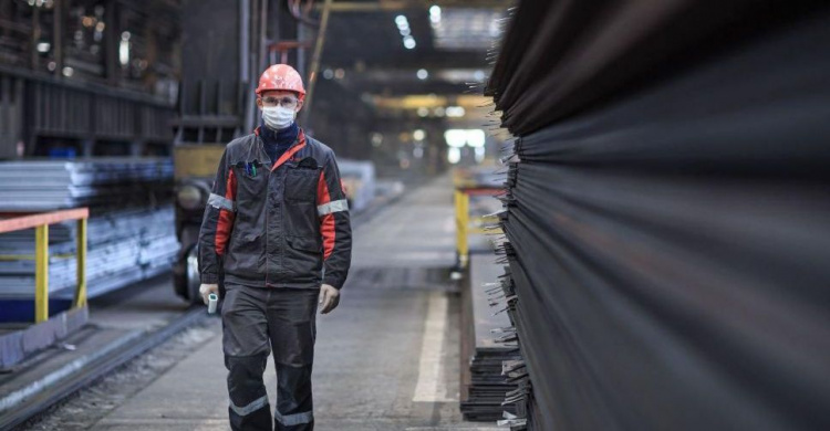 Два месяца строгого карантина металлурги поддерживают экономику Мариуполя