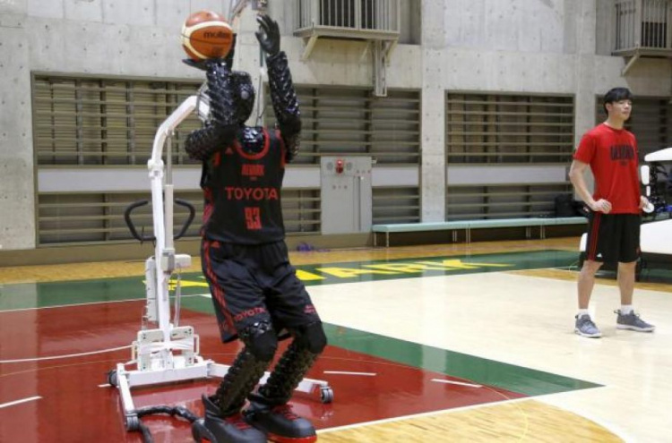 Робот-баскетболист освоил броски с середины площадки (ФОТО+ВИДЕО)