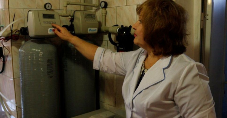 Мариупольские металлурги установили в интернате четырехступенчатую систему очистки воды (ФОТО)