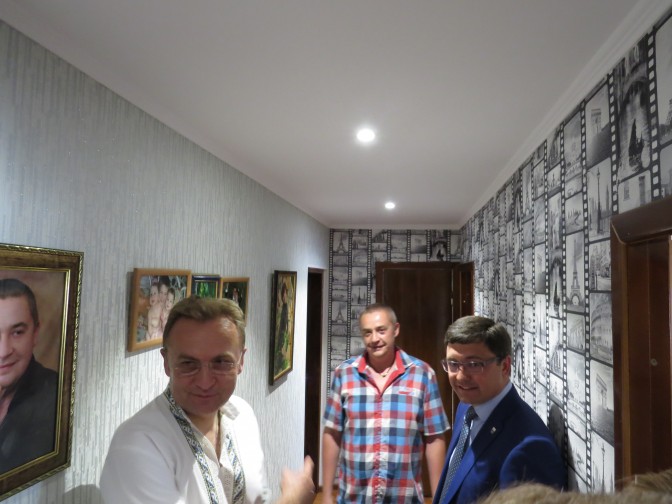 Мэр Львова узнал о чуде, случившемся во время обстрела Мариуполя (ФОТО+ВИДЕО)