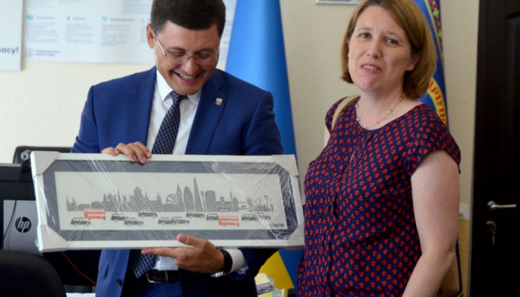Посол Великобритании в Украине узнала о логистическом тупике Мариуполя (ФОТО)