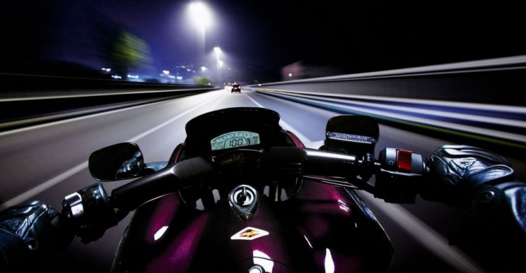 Мотоциклистам в Мариуполе предлагают запретить гонки по ночам