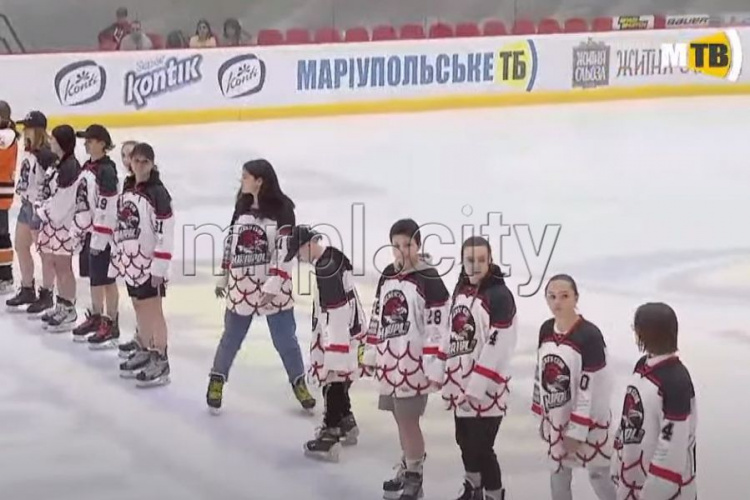 В Мариуполе открыли первый в Украине турнир по хоккею среди женщин