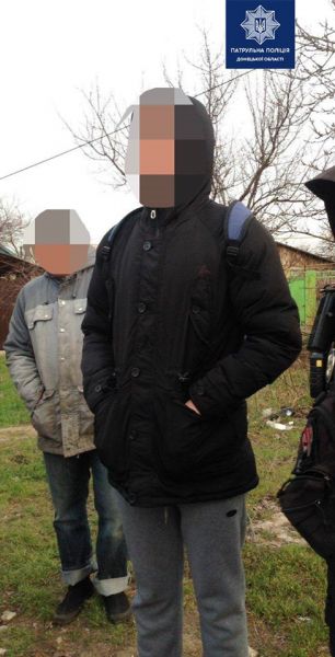 Купили наркотики через интернет: трое мариупольцев пытались скрыться от полиции (ФОТО)