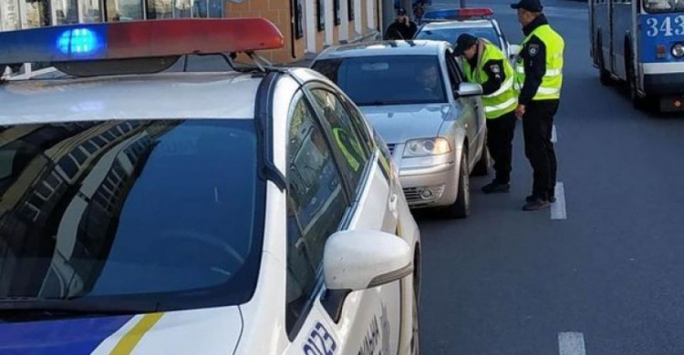 На украинских дорогах начали отлавливать должников и изымать авто в случае неуплаты