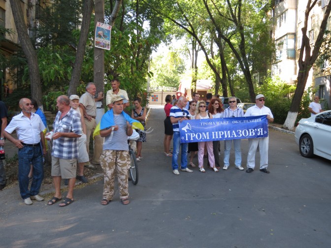 Азовцы пикетировали воинскую часть Нацгвардии, требуя  отмены вывода полка из Мариуполя (ФОТО+ВИДЕО)