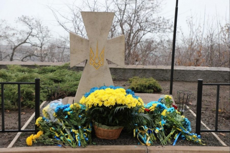 Мариуполь вместе со всей страной отмечает 30-летие Вооруженных сил Украины