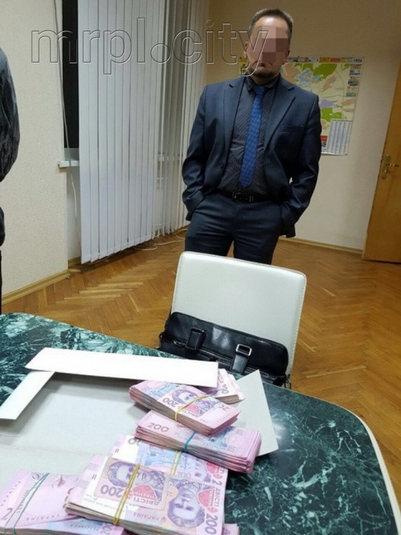 Заместитель мэра Славянска задержан при получении взятки в 150 тысяч гривен