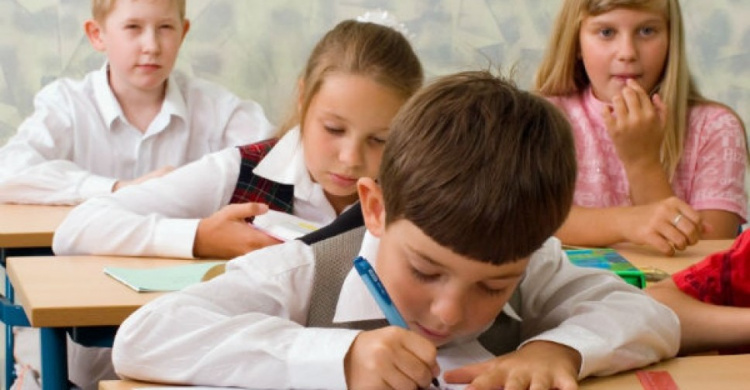 Около 300 детей с оккупированной территории зарегистрировались для дистанционного обучения в школах Донецкой области
