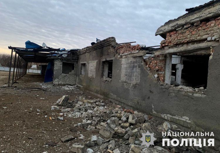 З танків – по Авдіївці, ракетами – по селах: росіяни на Донеччині поранили ще чотирьох людей