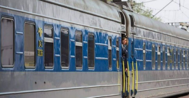 Активисты Донетчины уже год требуют сократить время в пути поезда «Мариуполь-Киев»