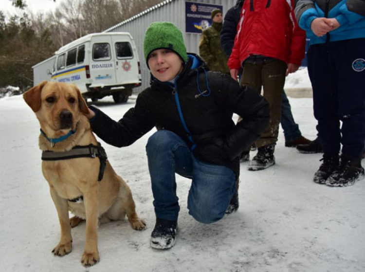 Собачий «спецназ» в Мариуполе подарил любовь и тепло слабослышащим детям (ФОТО+ВИДЕО)