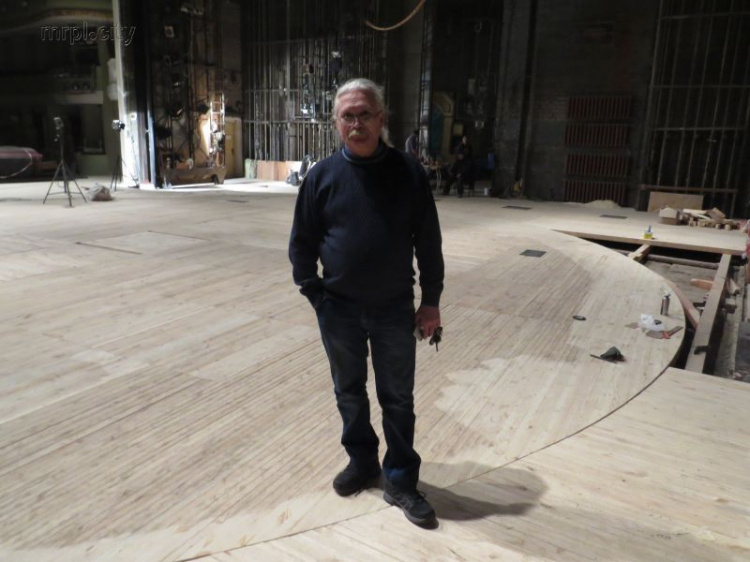 В Мариупольском театре, не завершившись, остановлен ремонт главной сцены (ФОТО+ВИДЕО)