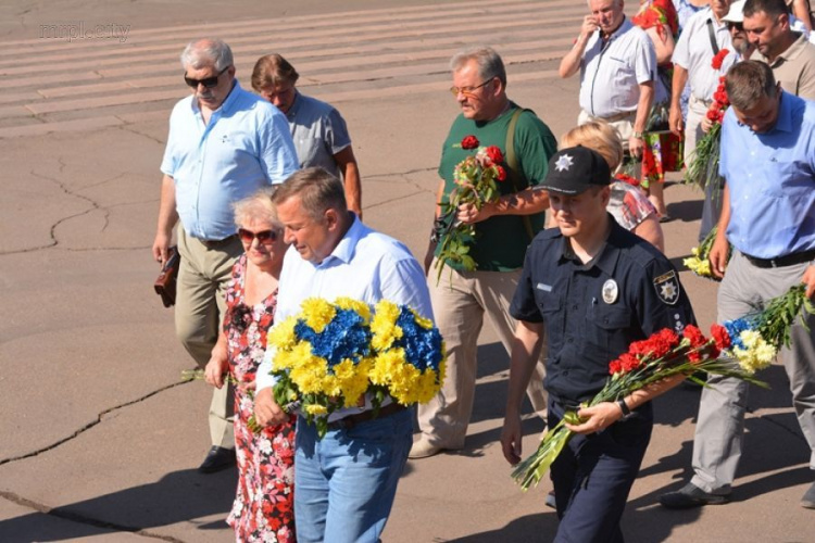 В Мариуполе состоялся митинг памяти, посвященный жертвам войны  (ФОТО)