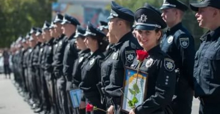 Новая полиция Мариуполя отпразднует сегодня день рождения