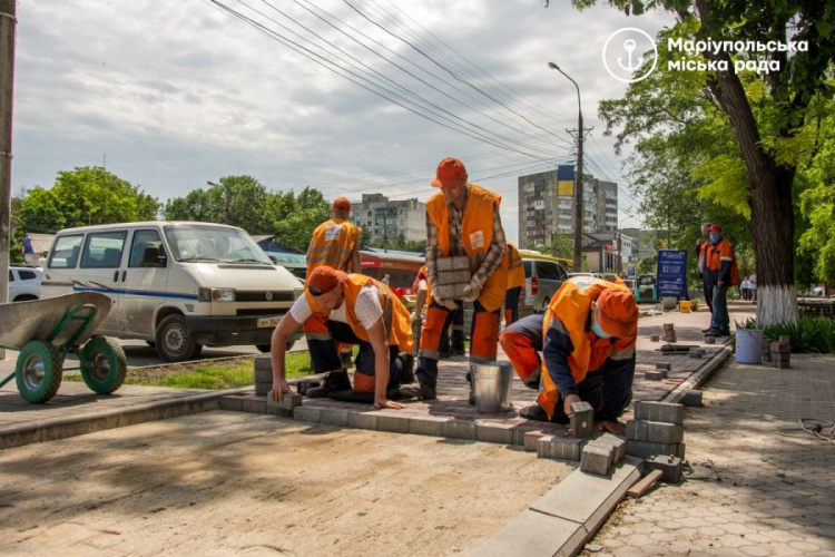 Опрятный город: более 1000 мариупольцев подали заявки на работу в коммунальных предприятиях (ФОТО)