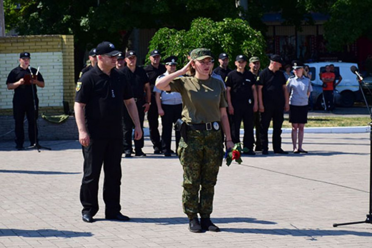 Восемь полицейских в Мариуполе получили звания от лейтенанта до майора (ФОТО)