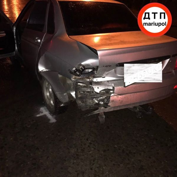 В Мариуполе на светофоре столкнулись две машины