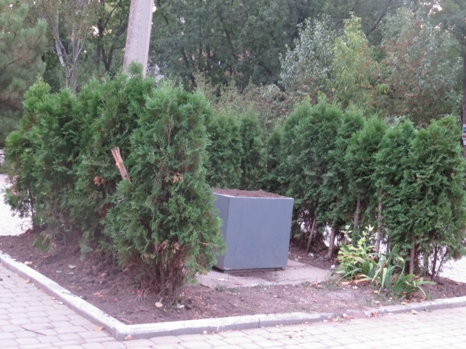 В Мариуполе снесли памятник Апатову (ФОТО)