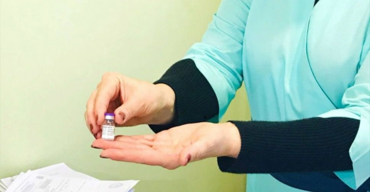 Жителей Мариуполя начали прививать вакциной «Pfizer»