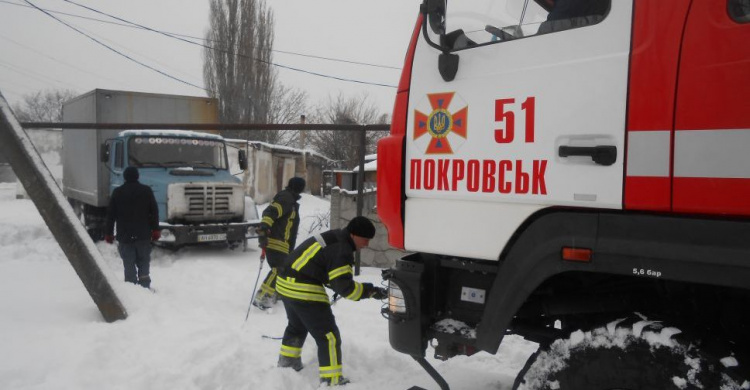 На Донетчине в снежном плену оказались три «скорые» и два автобуса (ФОТО)