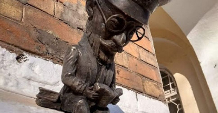 В Мариуполе «ограбили» скульптуры архитектора Нильсена