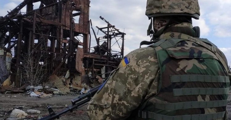 Боевики обстреливают украинские позиции в Донбассе: ранен военный