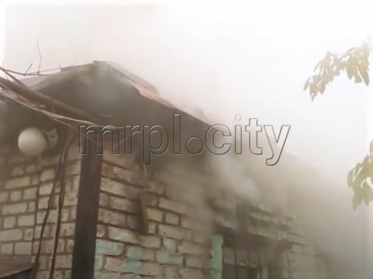 Утренний пожар в Мариуполе: загорелся частный дом
