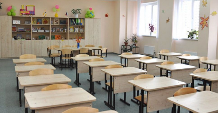 В Минздраве назвали условия для открытия школ во время новой волны COVID-19