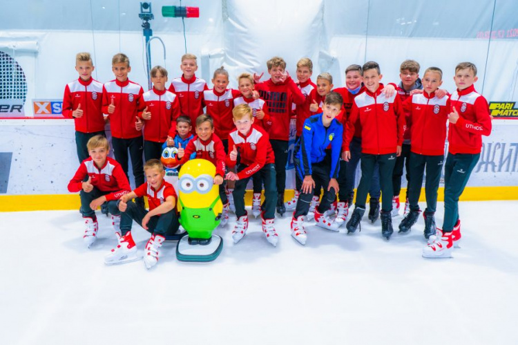 В Мариуполе детский лагерь на льду посетили около 1 000 школьников